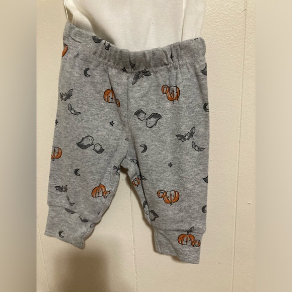Carters Baby Two Piece Peek a Boo Halloween Set Size 3 M NWOT - Picture 4 of 6